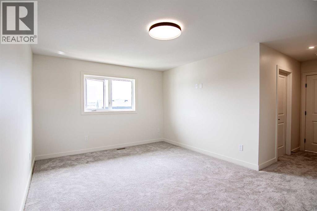 Single Family House for Sale in  Eaton Crescent Evergreen Red Deer 