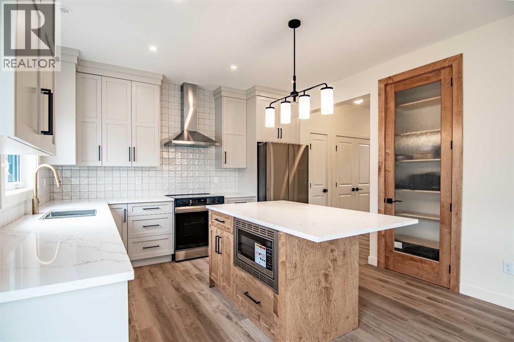 Single Family House for Sale in  Eaton Crescent Evergreen Red Deer 