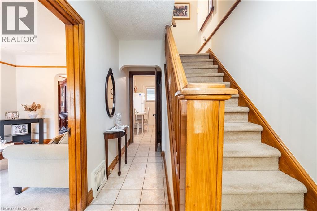 Photo 5 of 204 Emerald Street N, Hamilton ON