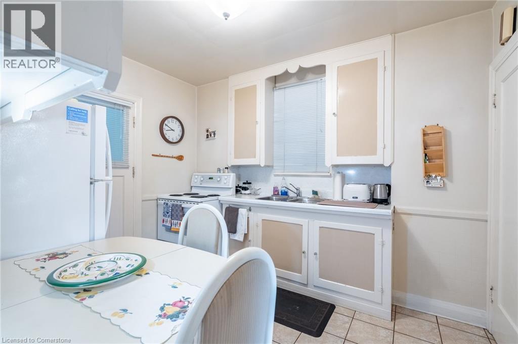 Photo 14 of 204 Emerald Street N, Hamilton ON