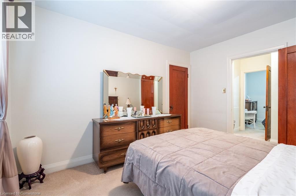 Photo 32 of 204 Emerald Street N, Hamilton ON