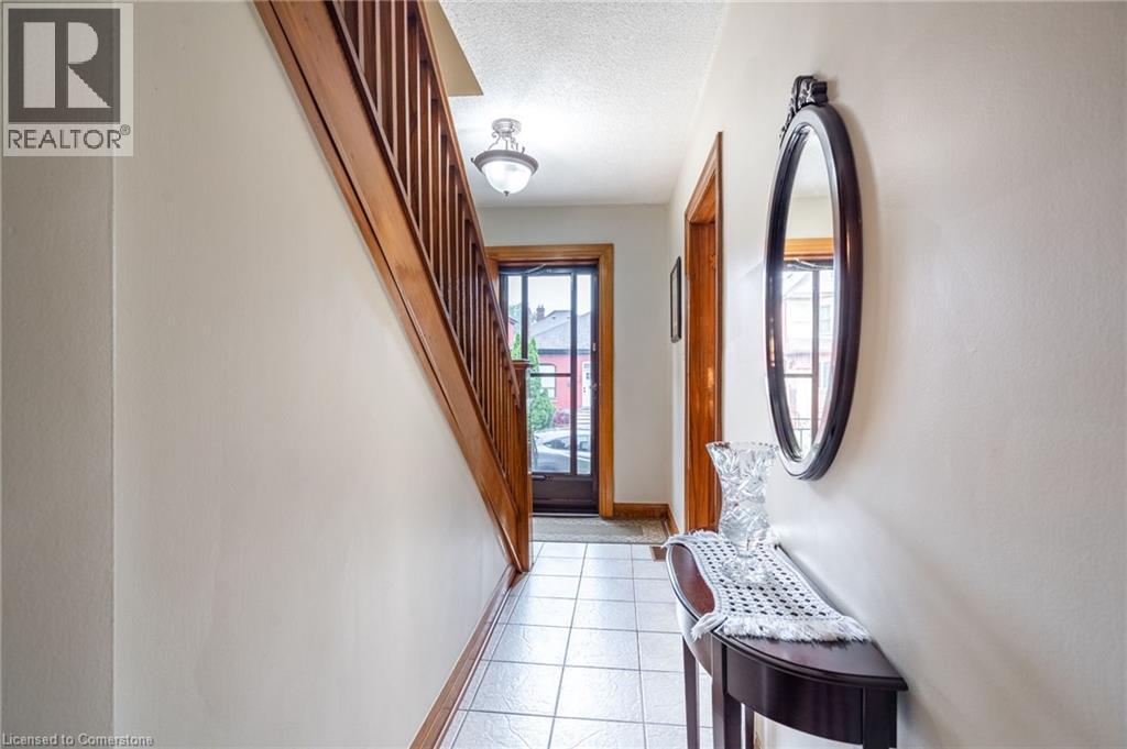 Photo 6 of 204 Emerald Street N, Hamilton ON
