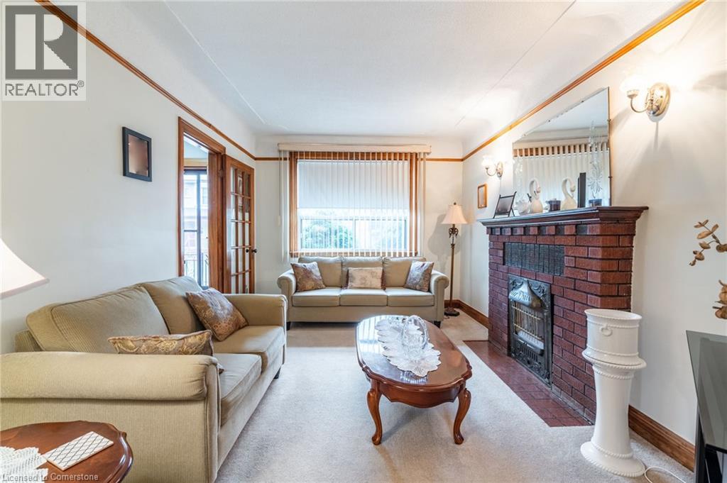 Photo 10 of 204 Emerald Street N, Hamilton ON