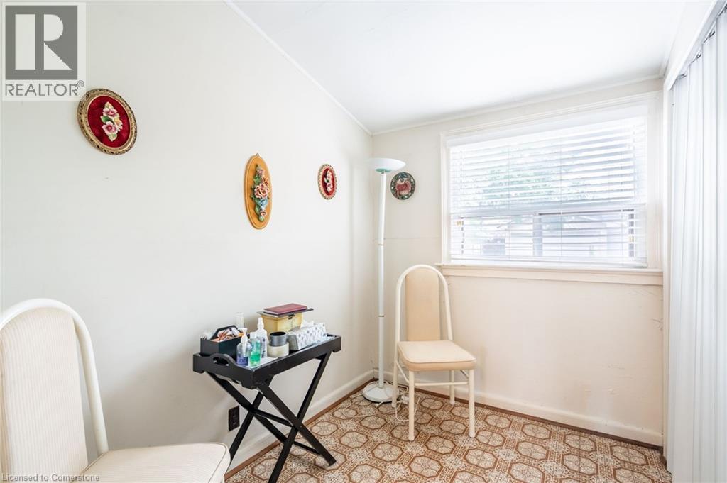 Photo 33 of 204 Emerald Street N, Hamilton ON