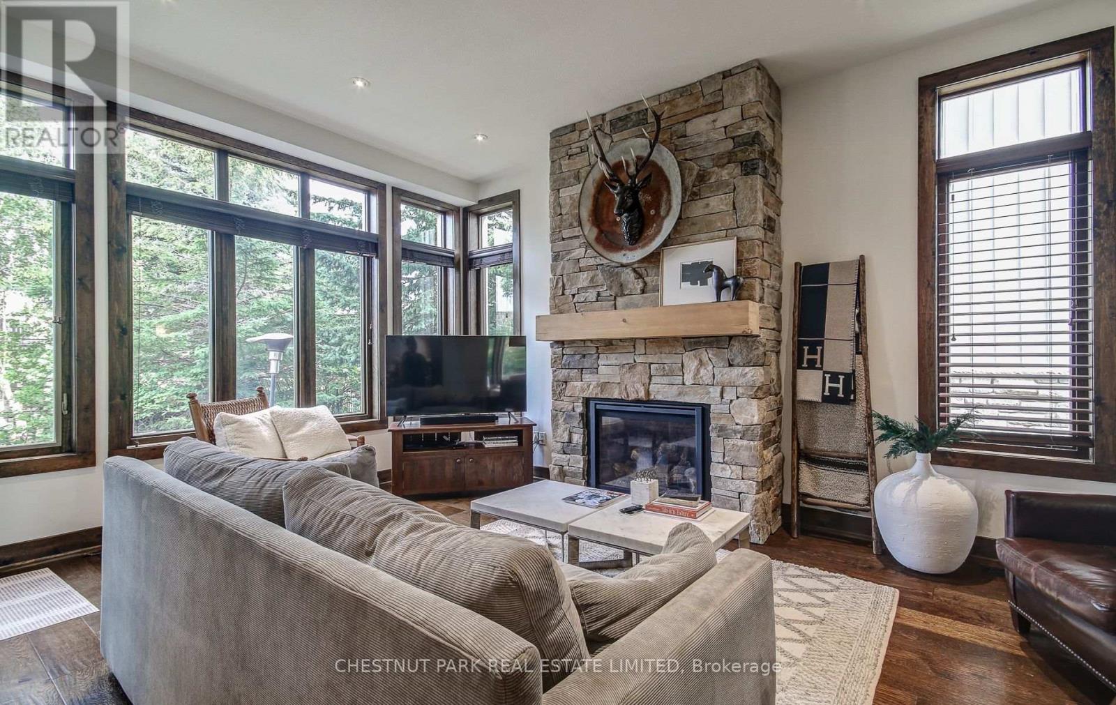 Photo 17 of 146 National Drive, Blue Mountains ON