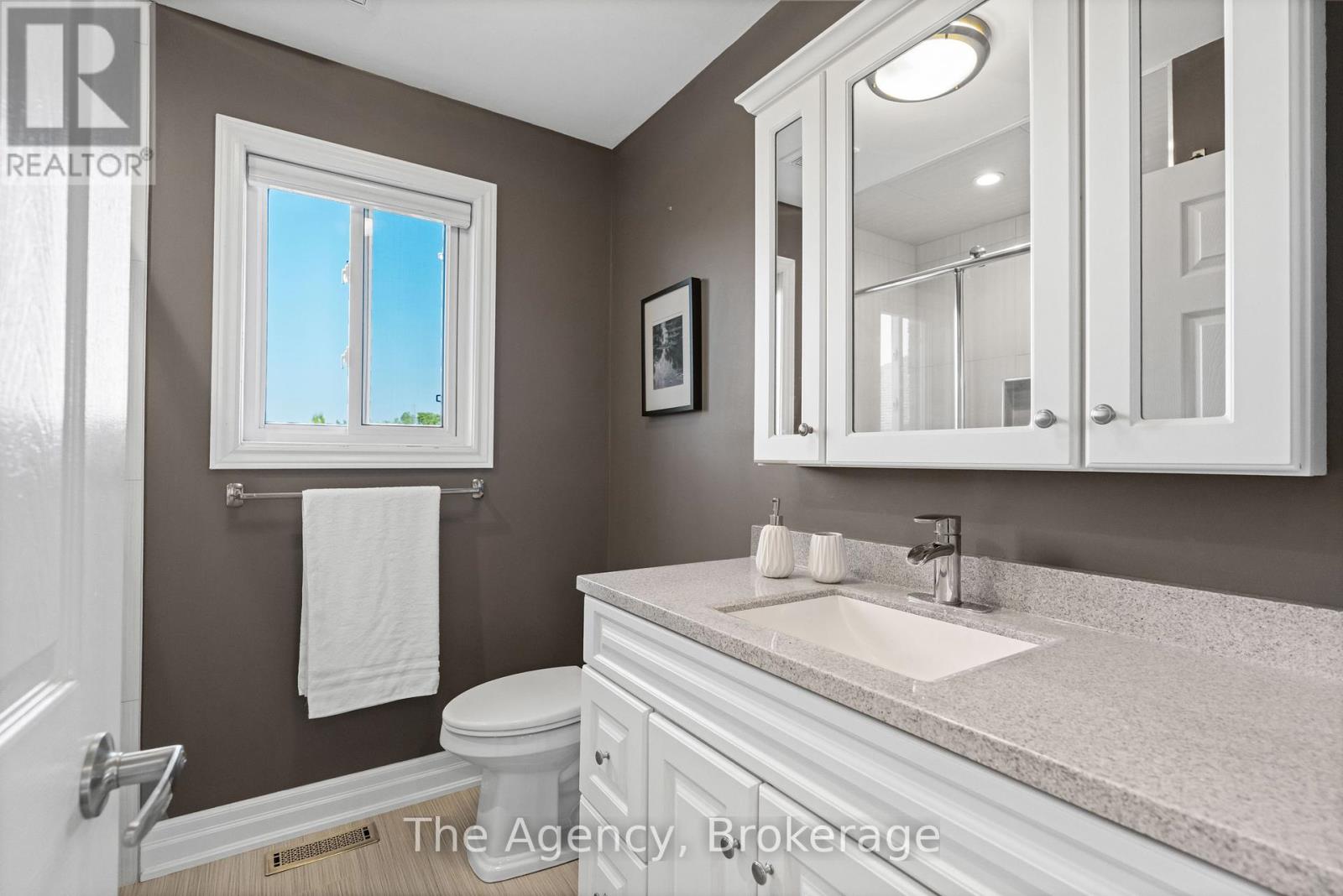 Photo 25 of 7 Higgin Court, Barrie ON