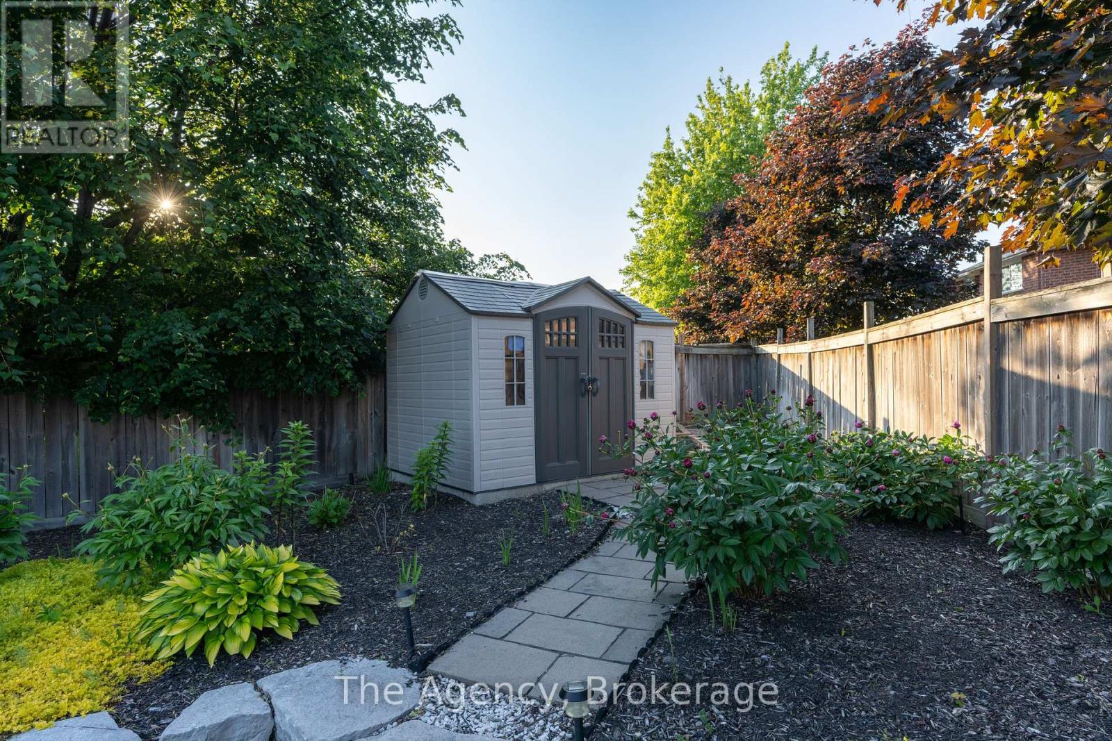Photo 44 of 7 Higgin Court, Barrie ON