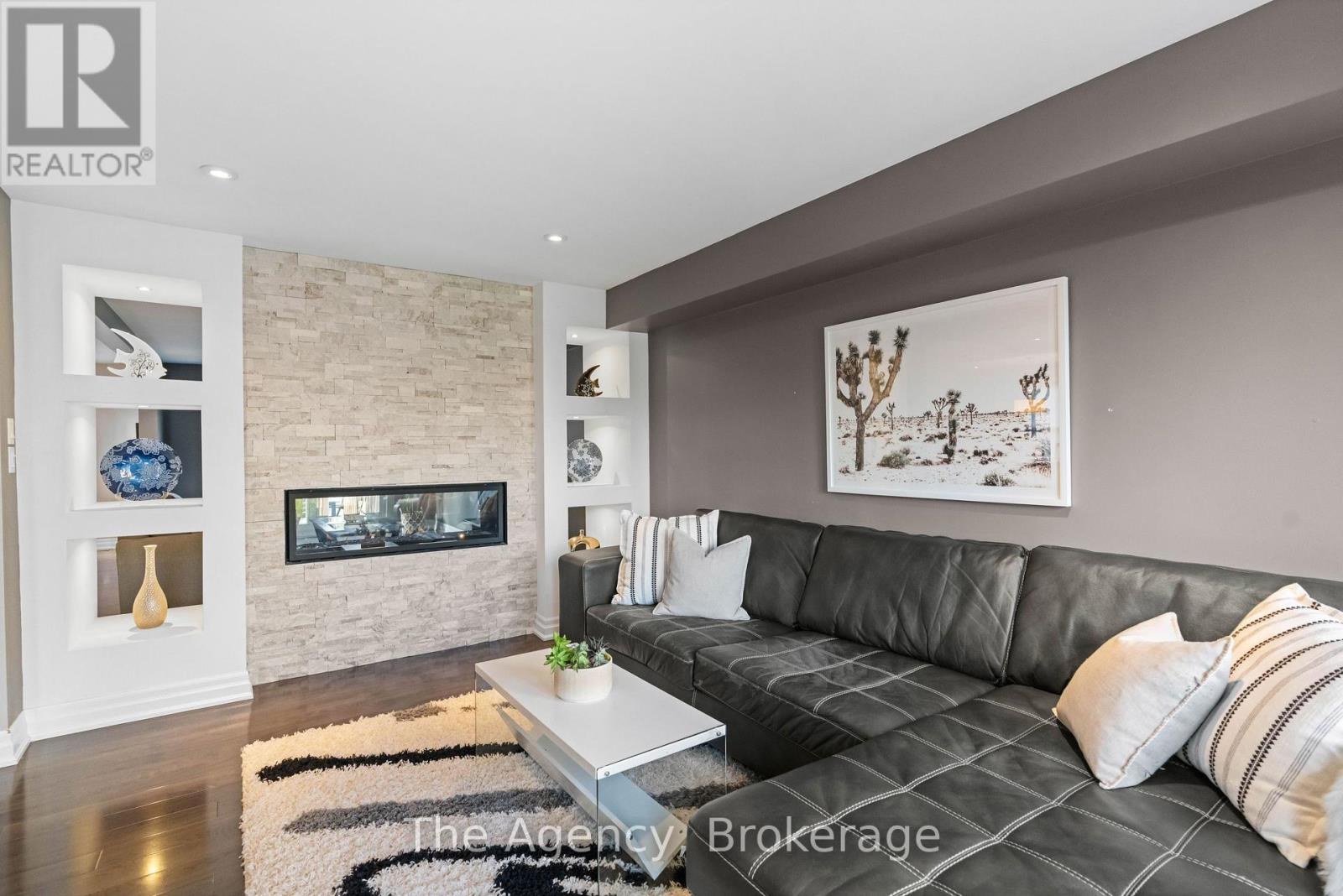 Photo 4 of 7 Higgin Court, Barrie ON