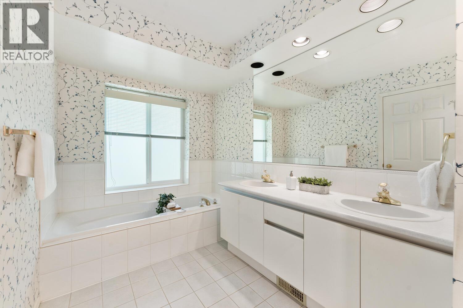 105 101 PARKSIDE DRIVE, Port Moody