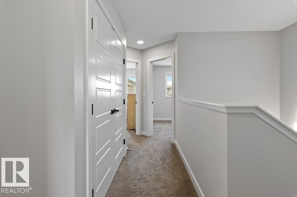 Photo 10 of 5127 Lark Cr Nw, Edmonton AB
