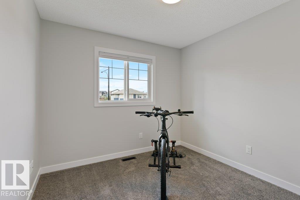 Photo 14 of 5127 Lark Cr Nw, Edmonton AB