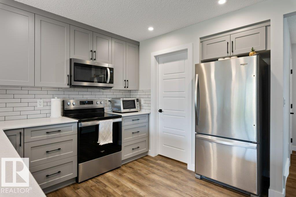 Photo 4 of 5127 Lark Cr Nw, Edmonton AB