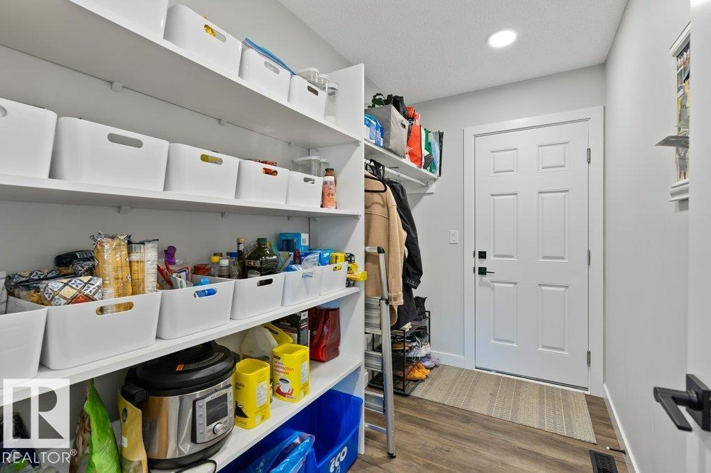Photo 5 of 5127 Lark Cr Nw, Edmonton AB