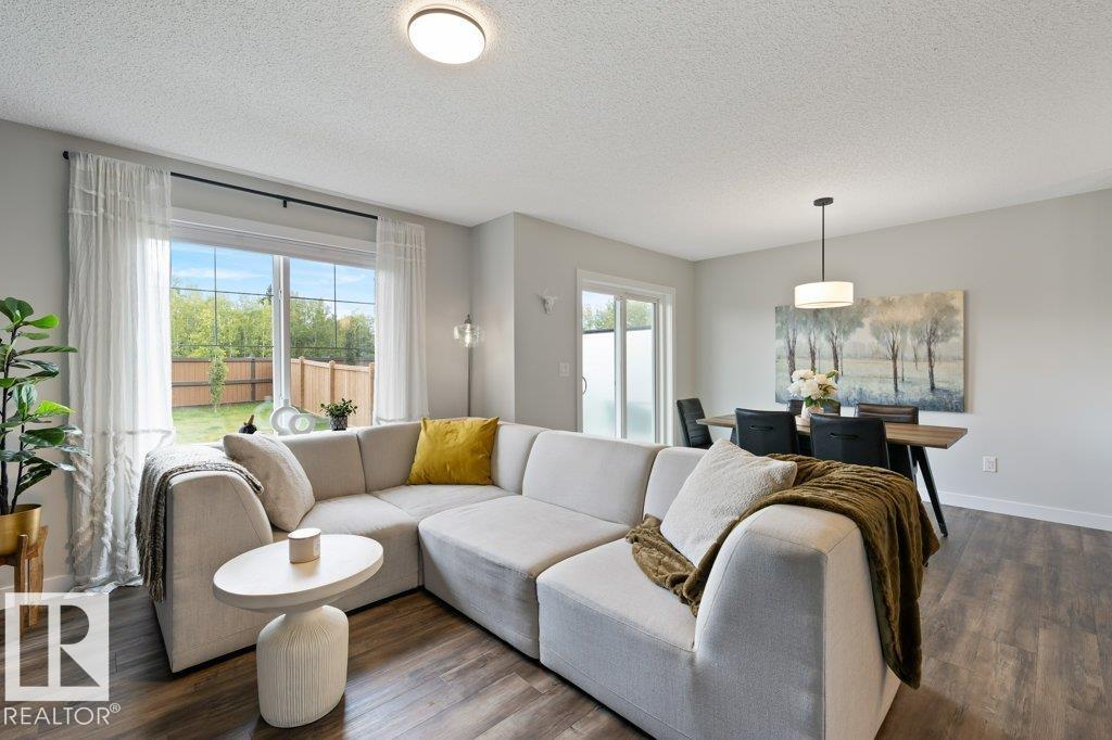 Photo 7 of 5127 Lark Cr Nw, Edmonton AB