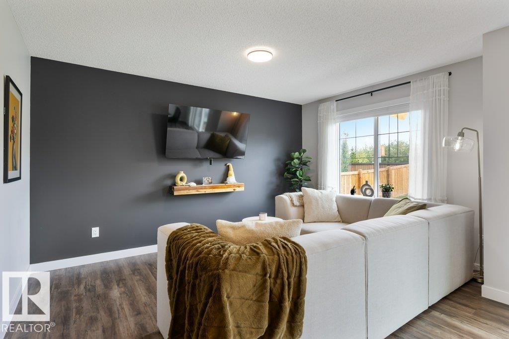 Photo 8 of 5127 Lark Cr Nw, Edmonton AB