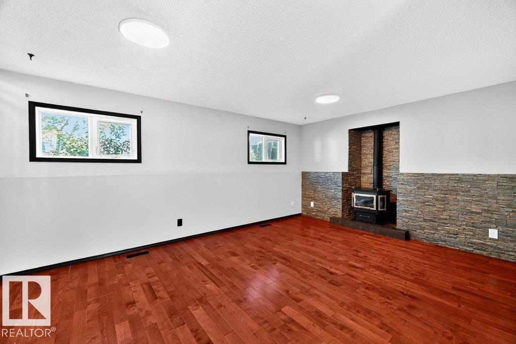 Photo 11 of 10106 89 St, Morinville AB