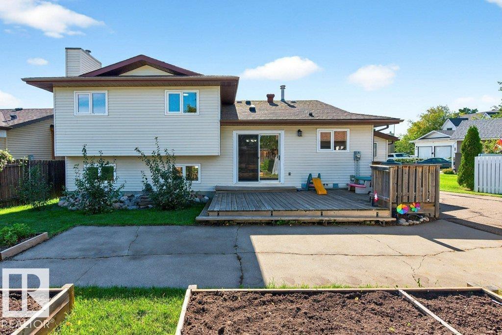 Photo 15 of 10106 89 St, Morinville AB