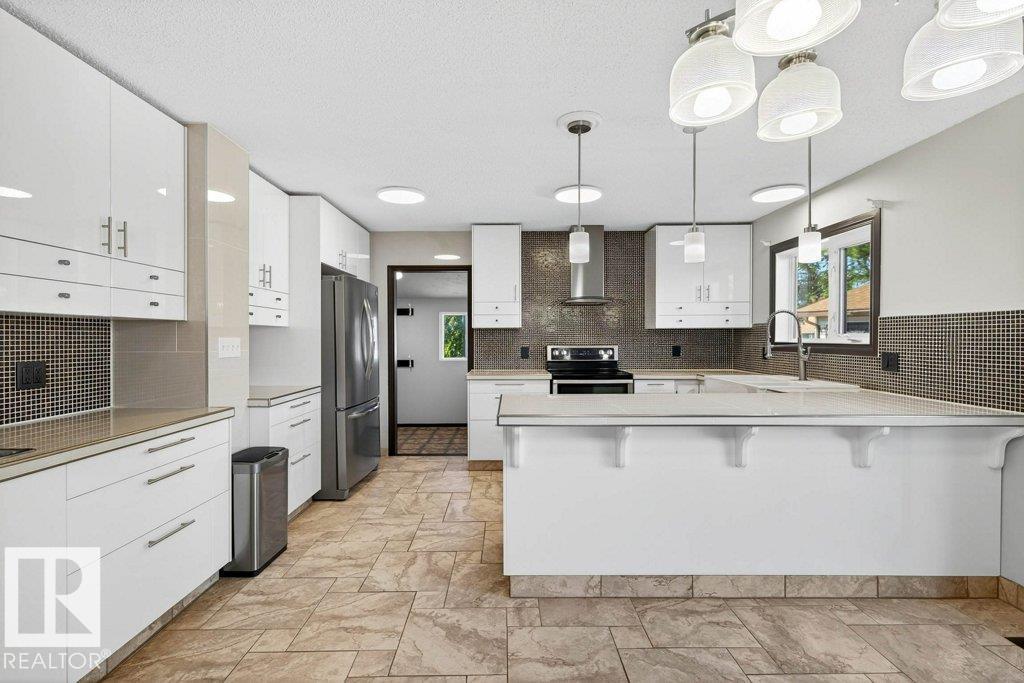 Photo 13 of 10106 89 St, Morinville AB