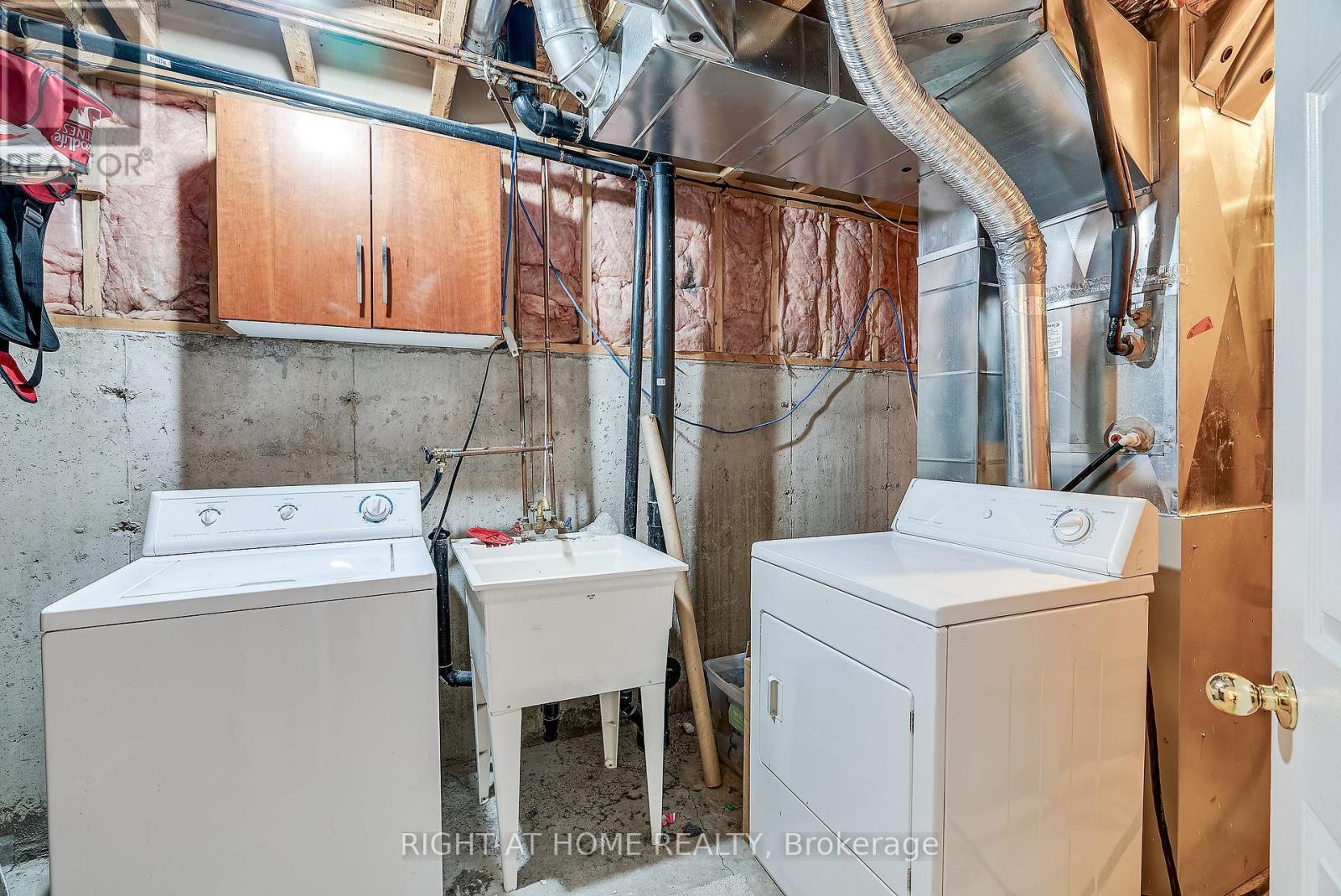 Photo 40 of 134 Fordham Private, Ottawa ON