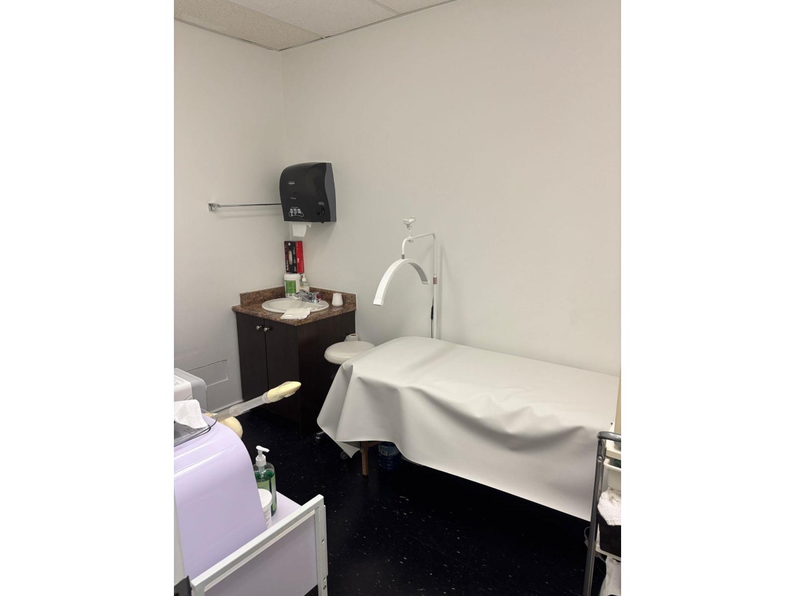 Photo 4 of 1434 Confidential, Surrey BC