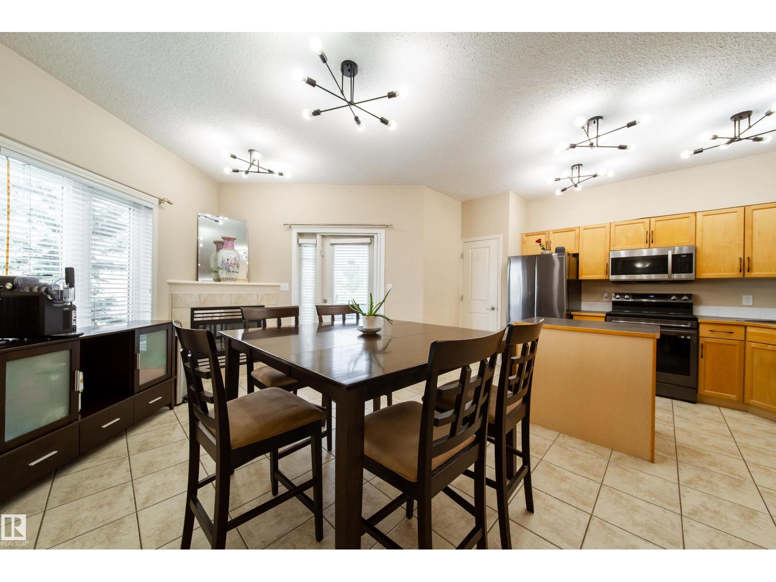 Photo 10 of 1 8403 164 Av Nw, Edmonton AB