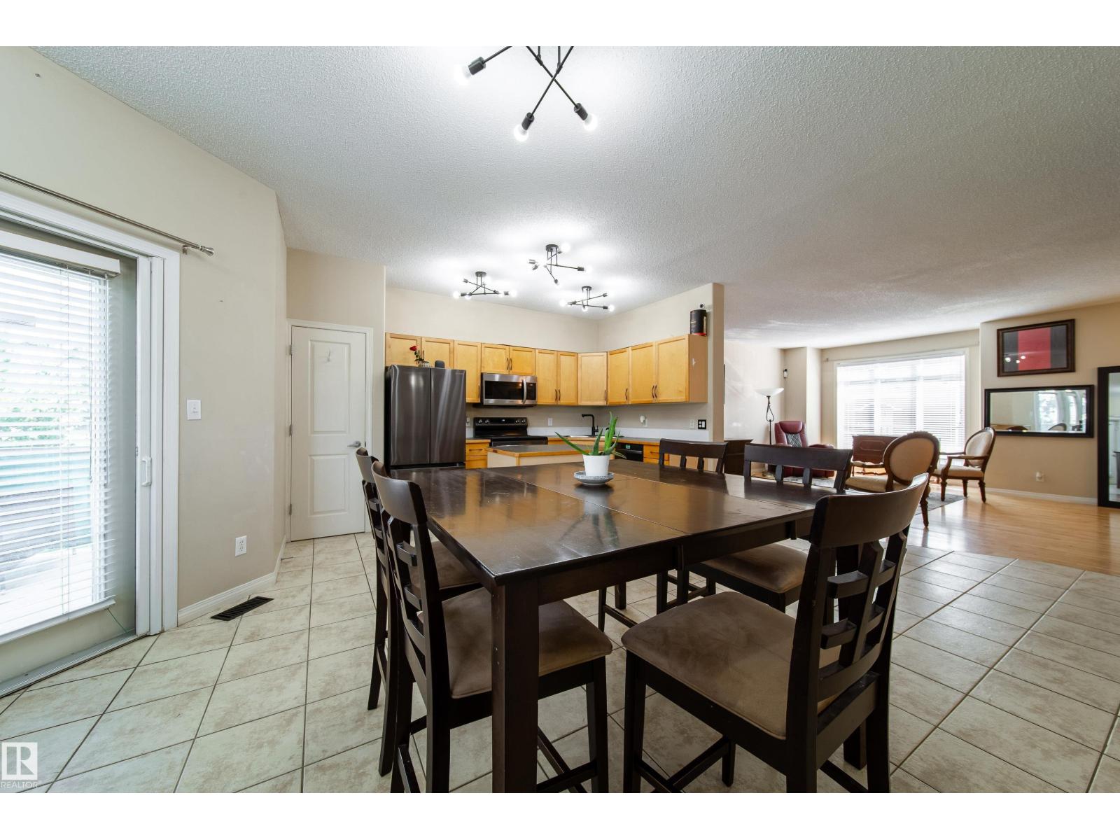 Photo 11 of 1 8403 164 Av Nw, Edmonton AB