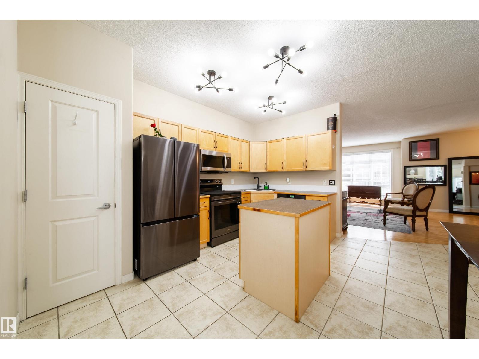 Photo 13 of 1 8403 164 Av Nw, Edmonton AB