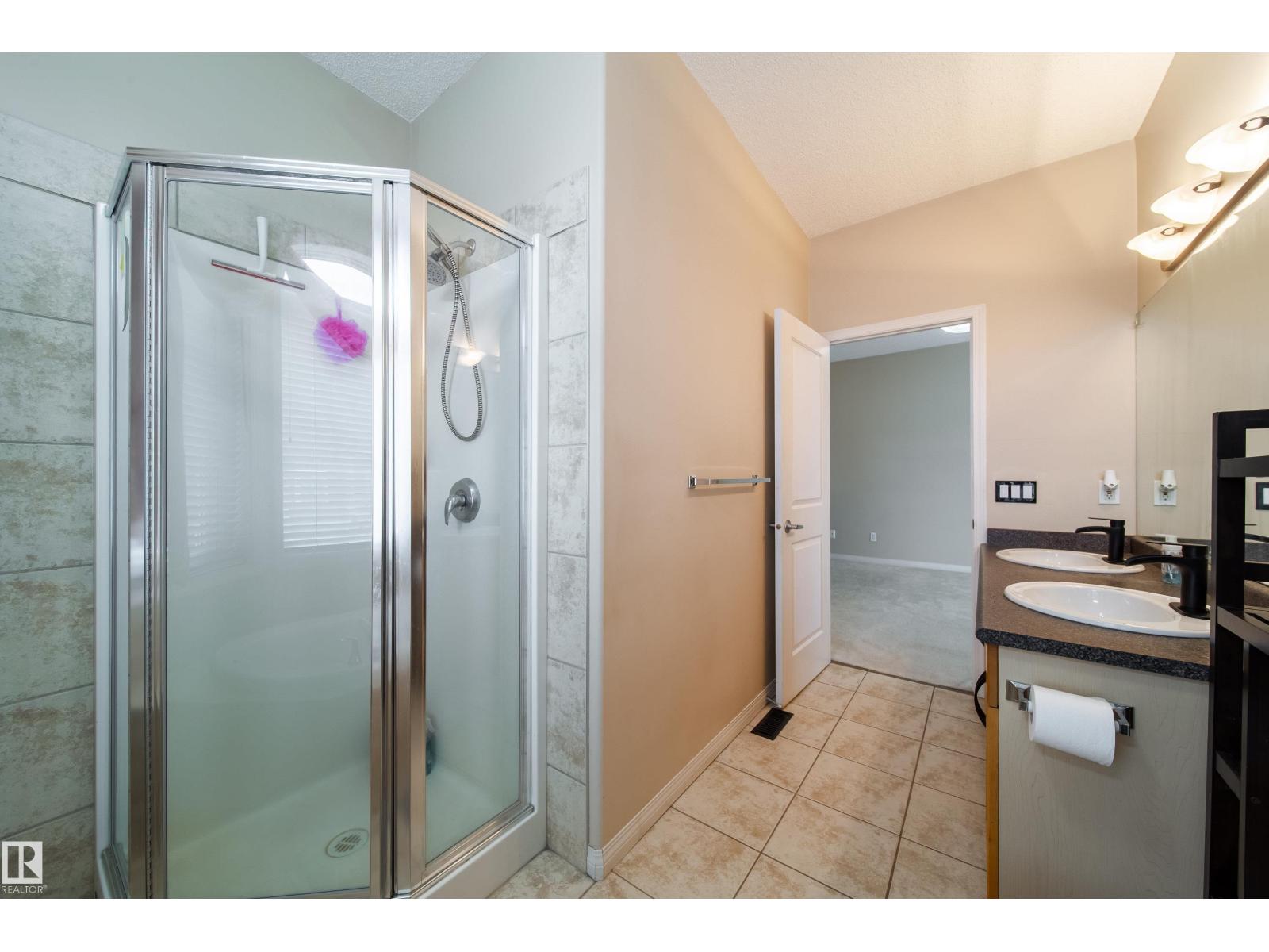 Photo 29 of 1 8403 164 Av Nw, Edmonton AB
