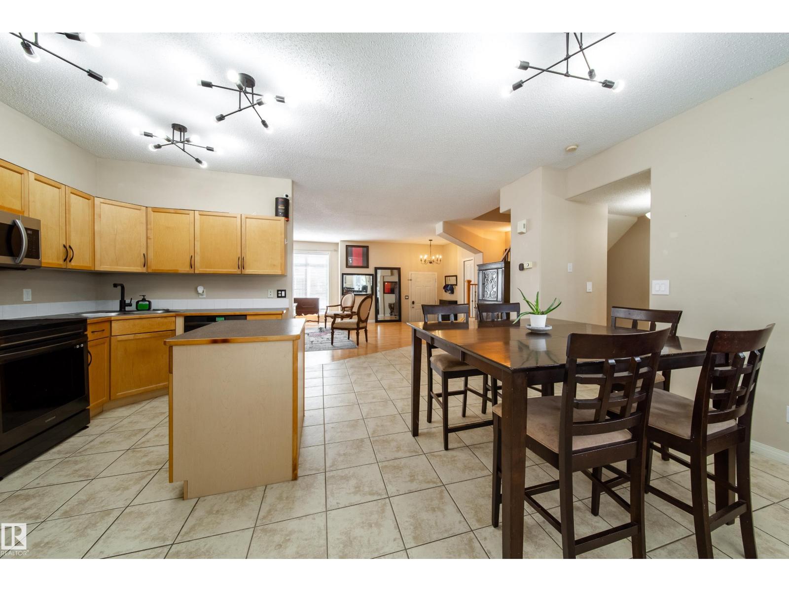 Photo 8 of 1 8403 164 Av Nw, Edmonton AB