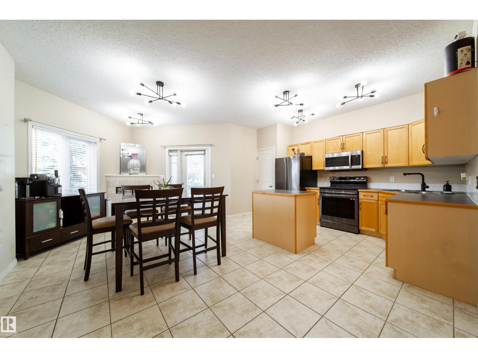 Photo 9 of 1 8403 164 Av Nw, Edmonton AB