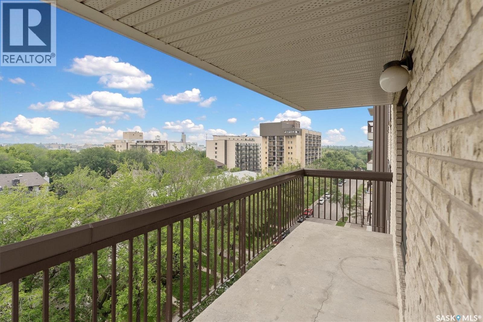 Photo 11 of 704 510 5th Avenue N, Saskatoon SK