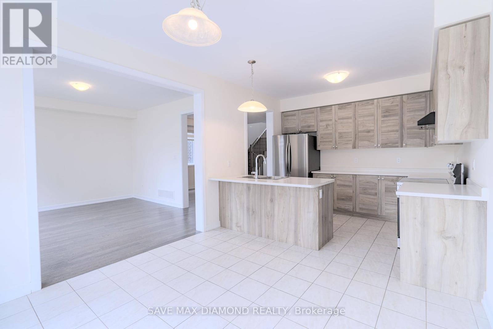 Photo 8 of 92 Monteith Drive, Brantford ON