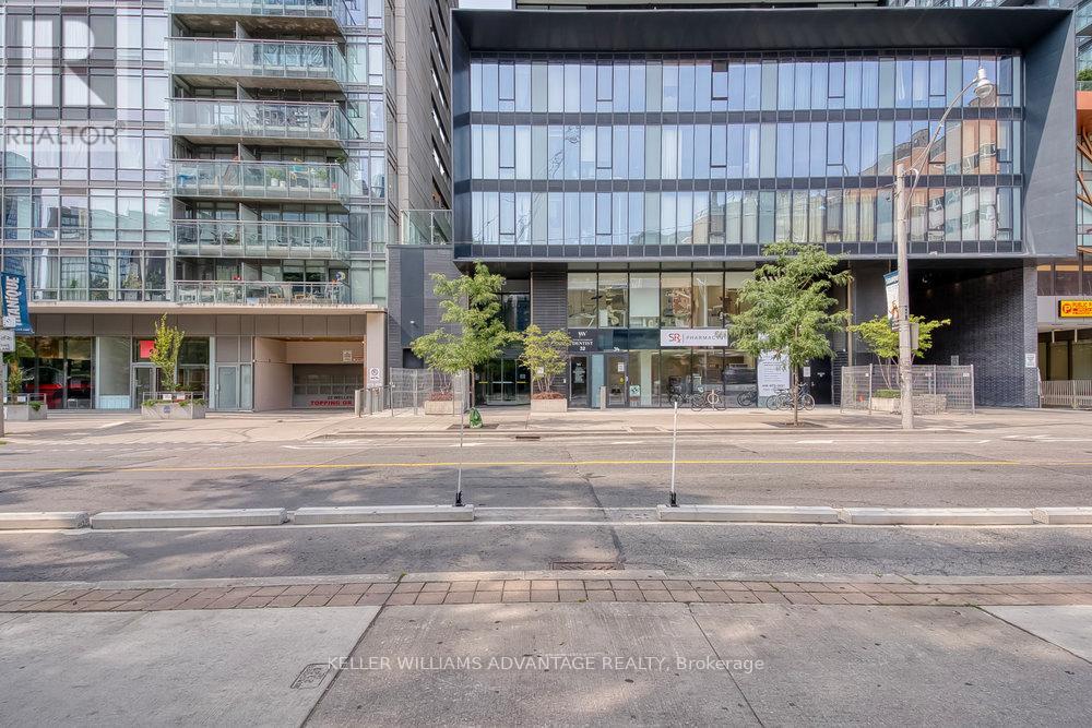 Photo 2 of 603 28 Wellesley Street E, Toronto ON