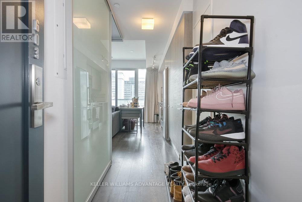 Photo 4 of 603 28 Wellesley Street E, Toronto ON
