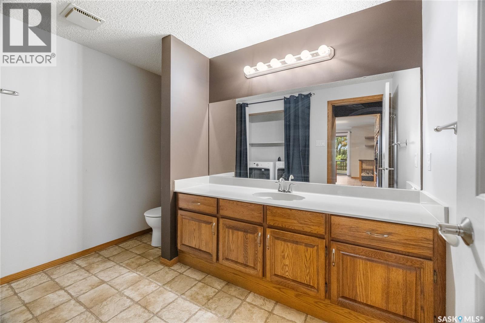 Photo 23 of 307 Avon Drive, Regina SK