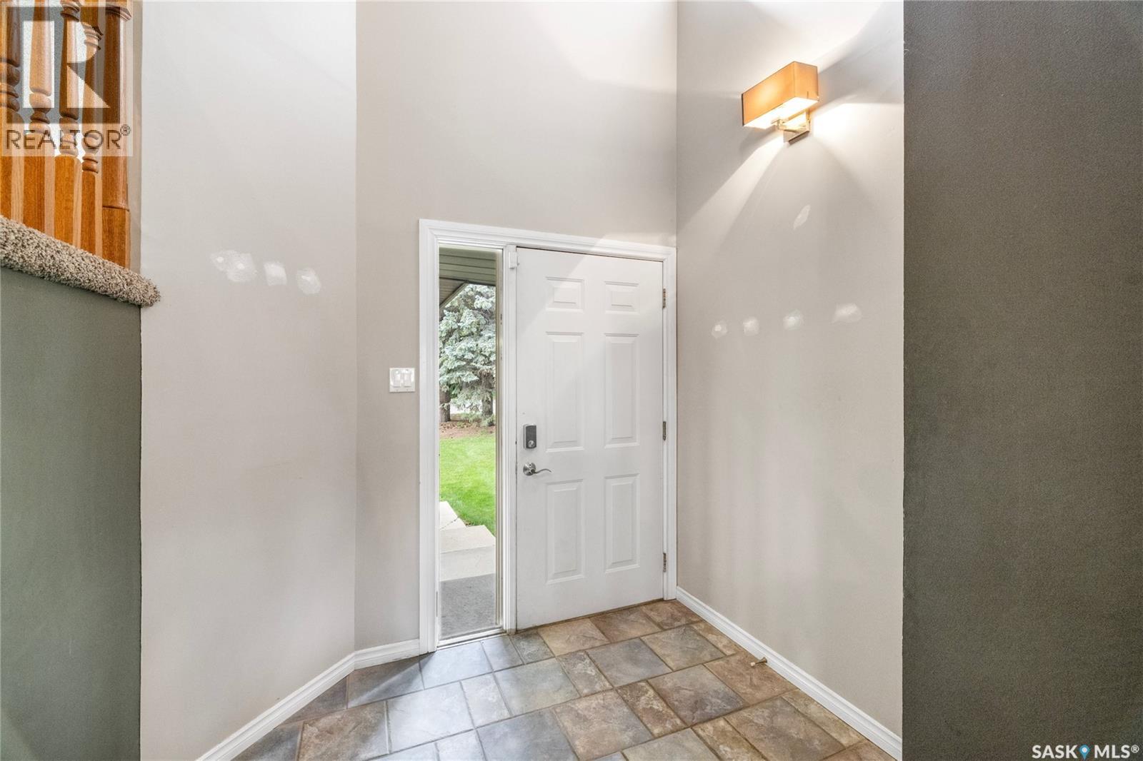 Photo 3 of 307 Avon Drive, Regina SK