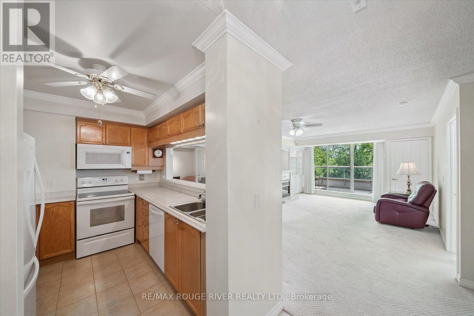 Photo 15 of 317 452 Scarborough Golf Club Road, Toronto ON