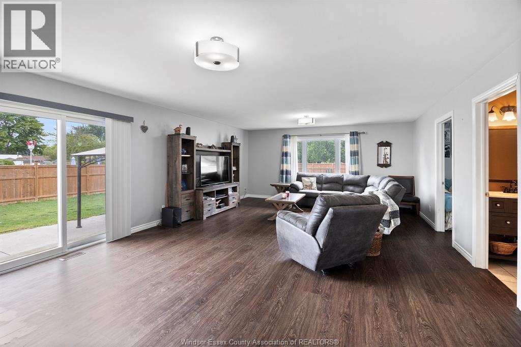 Photo 11 of 940 Hale Street, Stoney Point ON