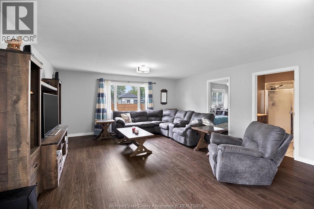 Photo 12 of 940 Hale Street, Stoney Point ON