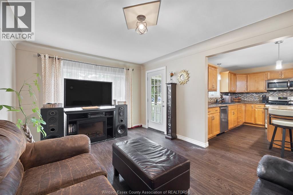 Photo 8 of 940 Hale Street, Stoney Point ON