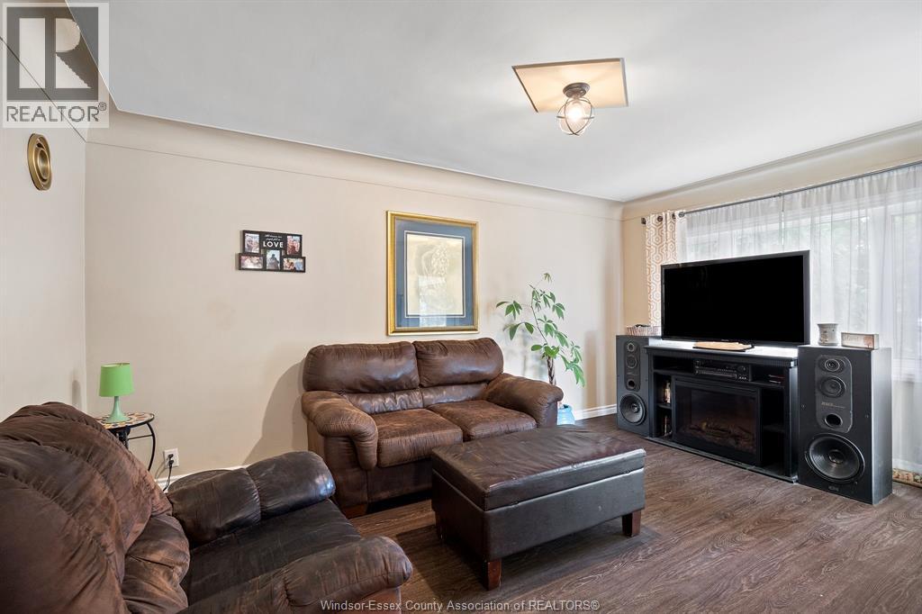 Photo 9 of 940 Hale Street, Stoney Point ON
