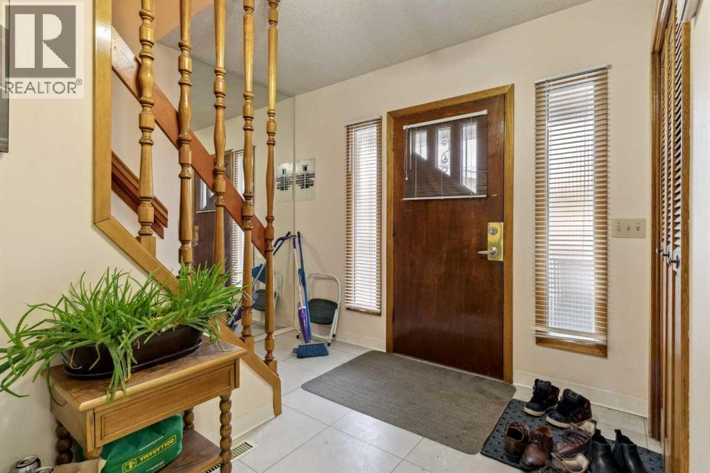 Single Family House for Sale in   Avenue NE Tuxedo Park Calgary 