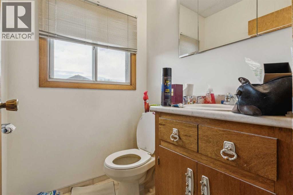 Single Family House for Sale in   Avenue NE Tuxedo Park Calgary 