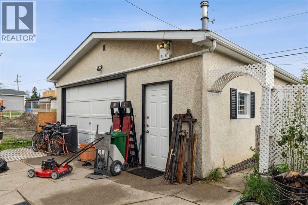 Single Family House for Sale in   Avenue NE Tuxedo Park Calgary 