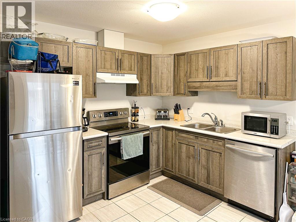 Photo 9 of 147 Heron Street Street, Welland ON