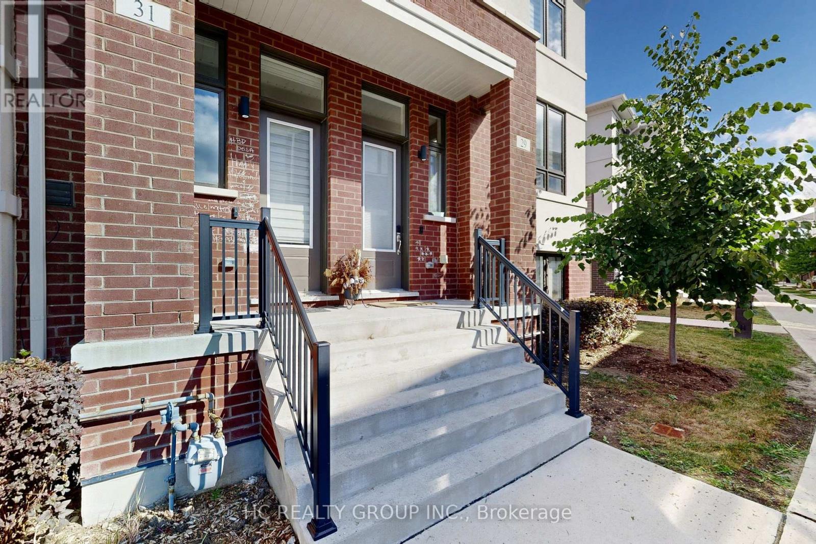 Photo 2 of 31 Thomas Armstrong Lane, Richmond Hill ON