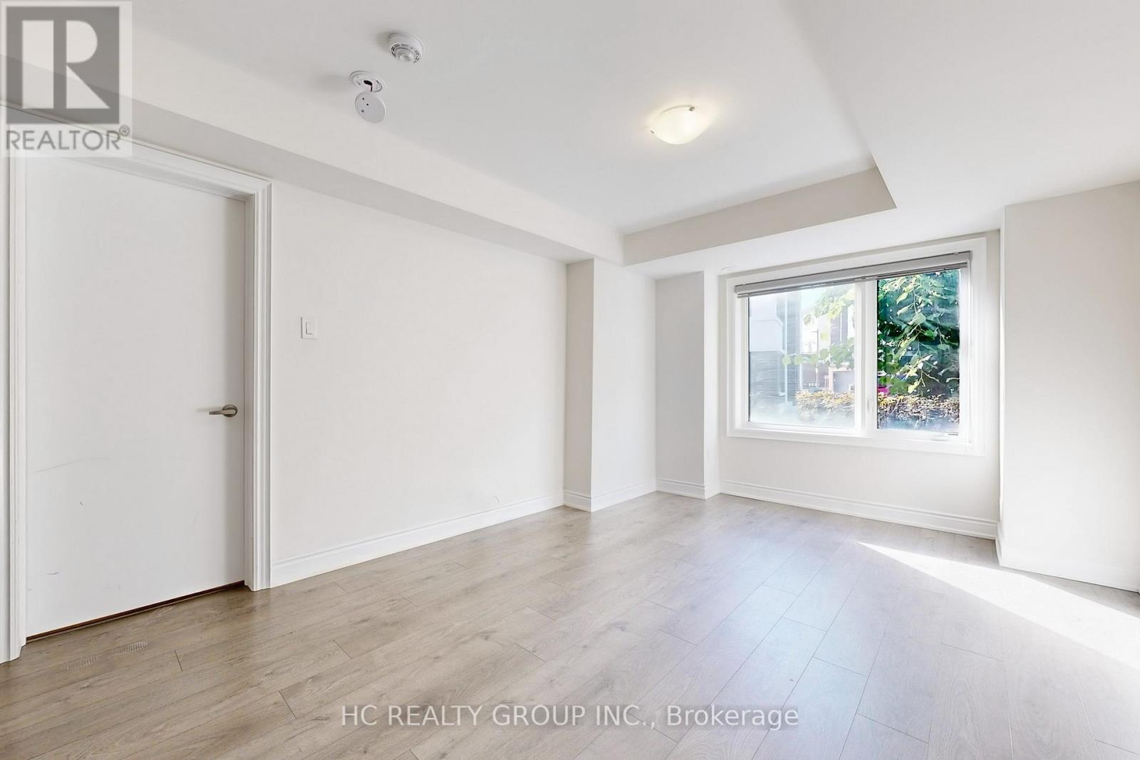 Photo 33 of 31 Thomas Armstrong Lane, Richmond Hill ON