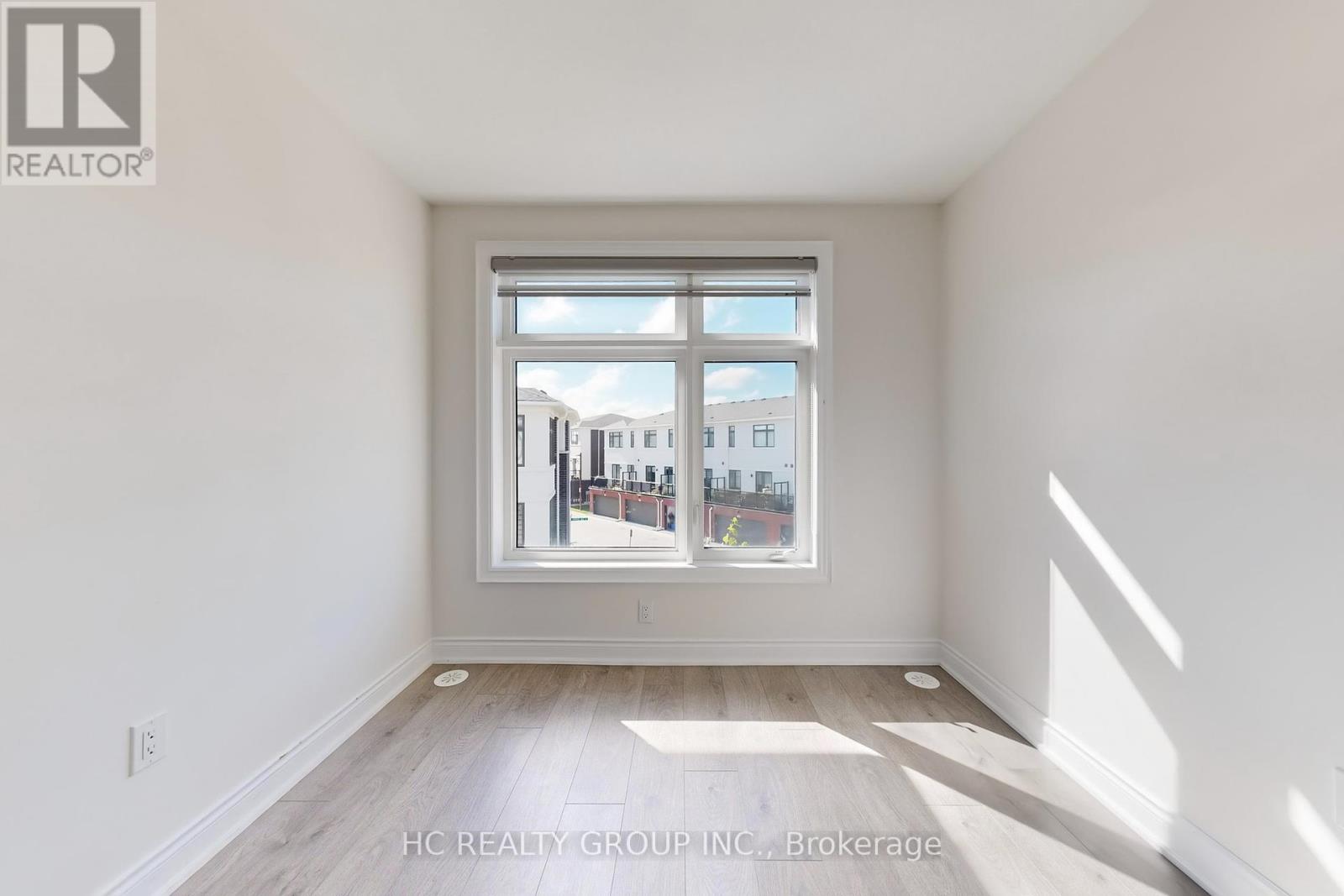 Photo 36 of 31 Thomas Armstrong Lane, Richmond Hill ON