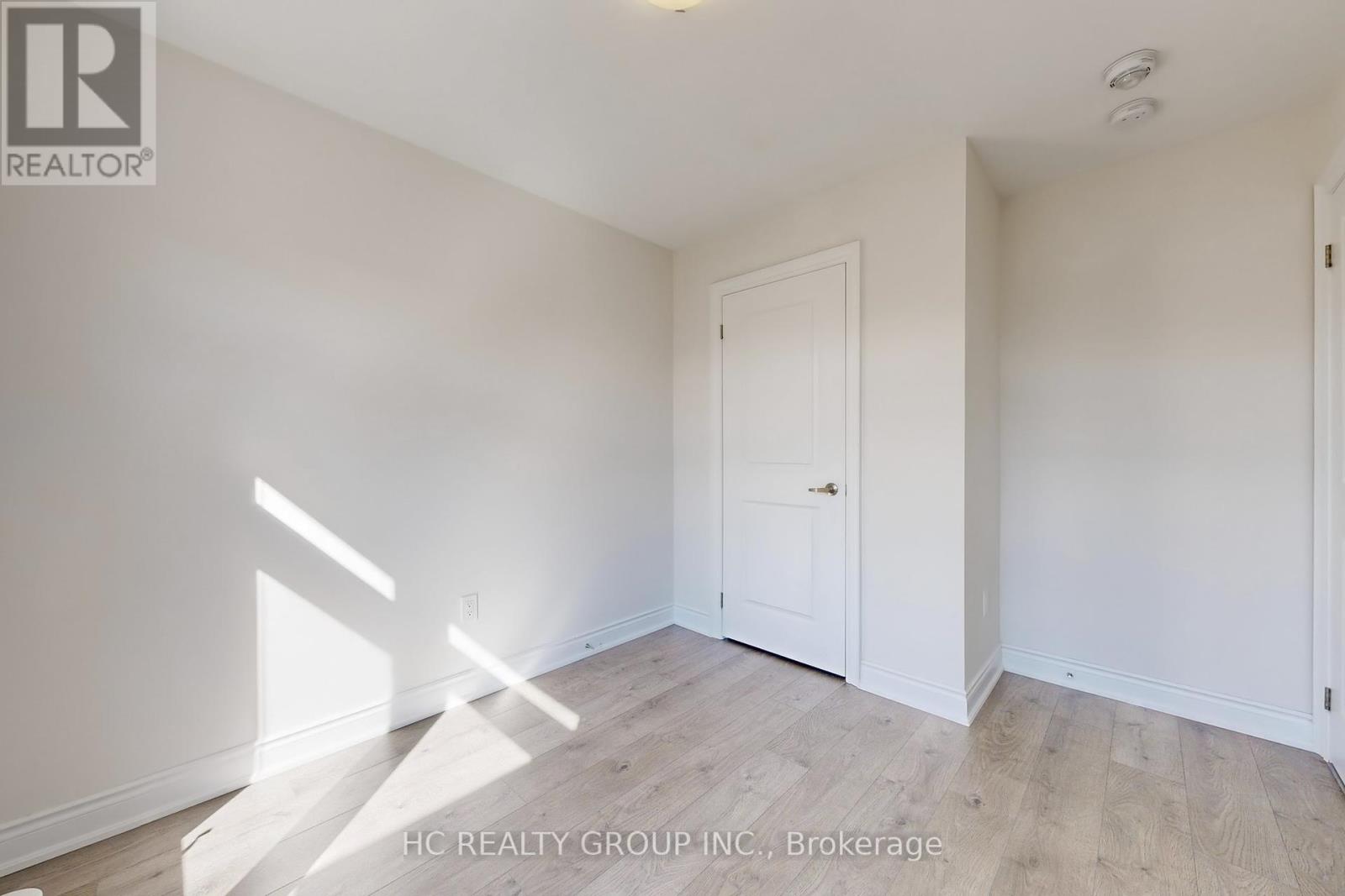 Photo 38 of 31 Thomas Armstrong Lane, Richmond Hill ON