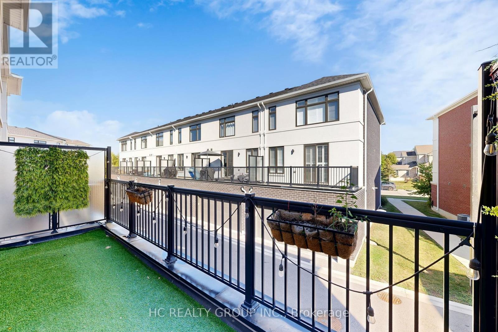 Photo 45 of 31 Thomas Armstrong Lane, Richmond Hill ON